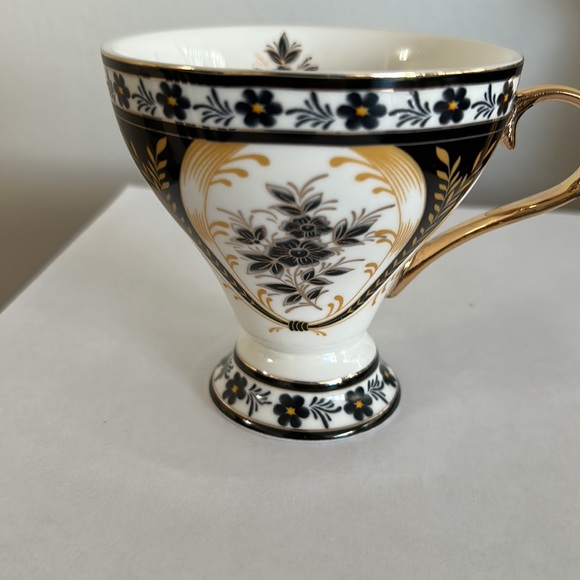 Grace’s Tea-ware Set - Picture 5 of 7